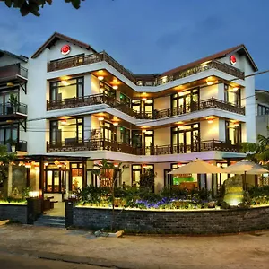 Threeway Riverside Hotel